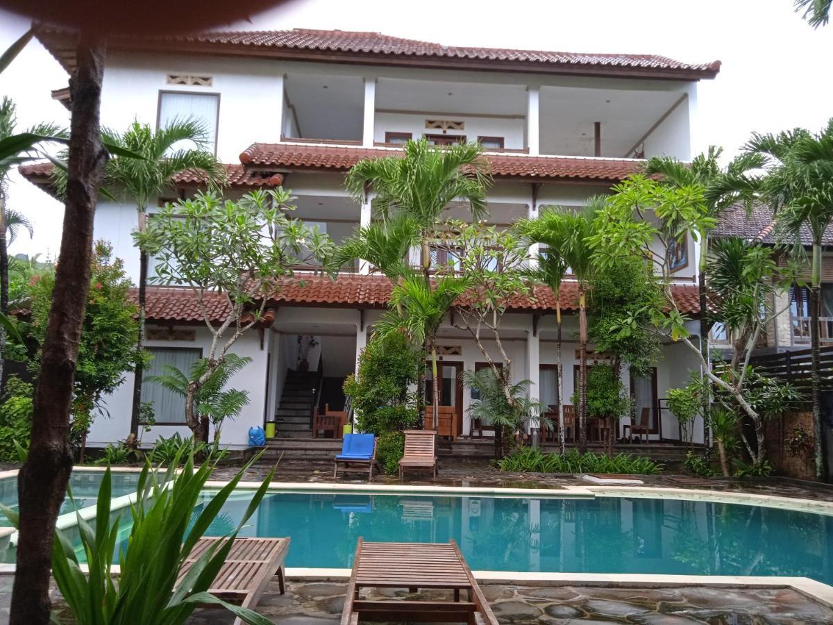 Family House Hotel Kuta Kuta  ภายนอก รูปภาพ