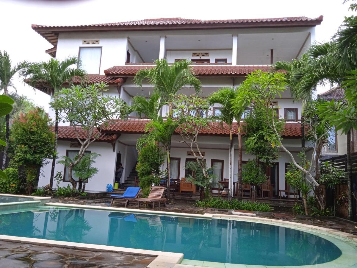 Family House Hotel Kuta Kuta  ภายนอก รูปภาพ